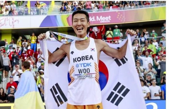  우상혁 세계선수권 높이뛰기 2m35 한국 육상 최초 은메달