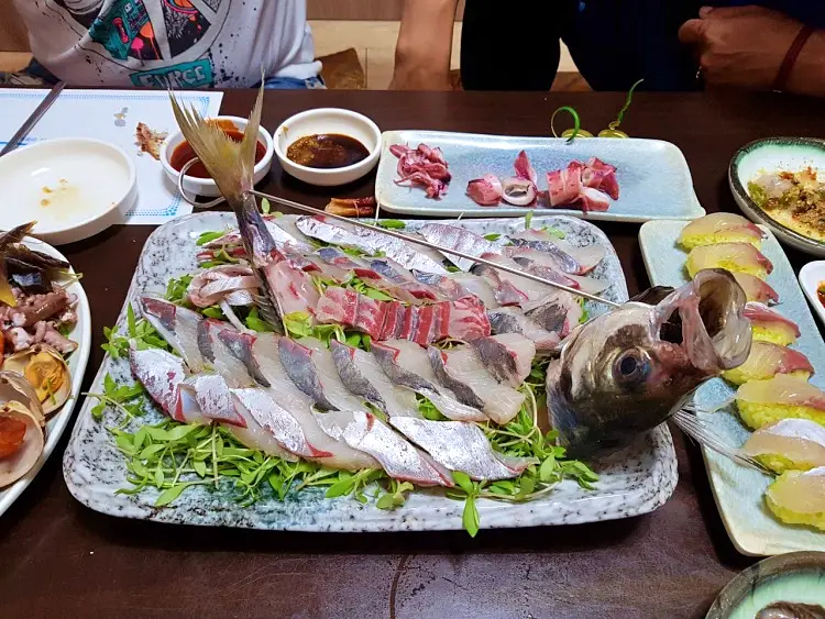 먹자포구 부산 해운대 해리단길 자연산 낚시고기 전문점 살아있는 전갱이 활어 횟집 맛집 추천