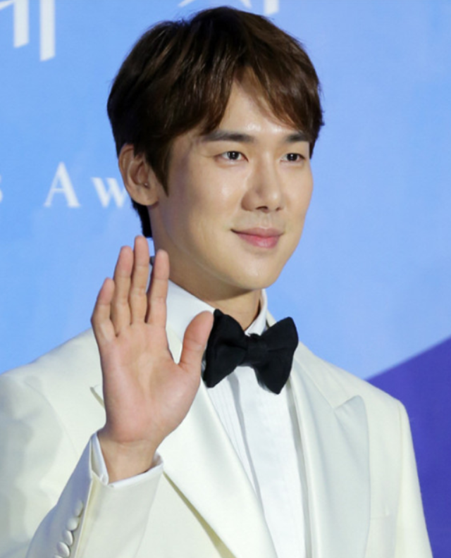  유연석, 공연 취소 사과... "배우 중 밀접접촉자 있어"