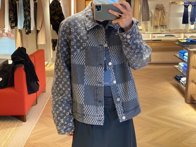  [LOUIS VUITTON x NIGO] 루이비통 X 니고 자이언트 다미에 웨이브 모노그램 트러커 데님 자켓 1A88WV (2 COLOR)