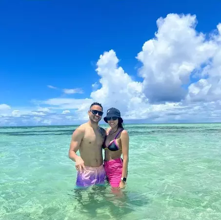 전태풍과 아내 미나가 괌 바닷가에서 찍은 사진