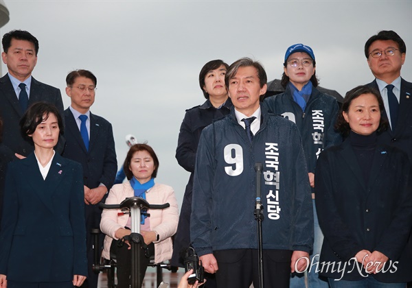 조국 조국혁신당 대표와 박은정 전 검사 등 비례대표 후보들이 28일 부산을 찾아 22대 총선 공식 선거운동 시작에 나섰다.
ⓒ 김보성