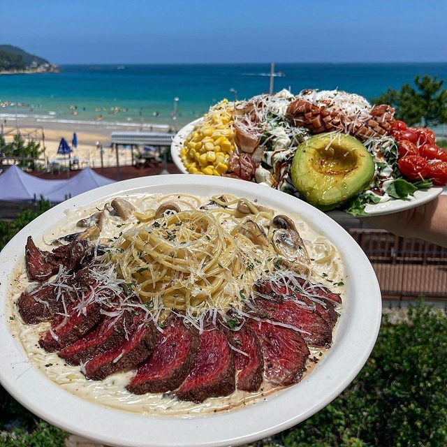 부산 수영구 광안리 맛집 현지인 추천 부산여행 로망스 대영횟집 석화연 수변최고돼지국밥 마담에뽀끄 아메리칸빌리지 진곰탕진해장 오륙도횟집 디에이블 무쇠김치삼겹