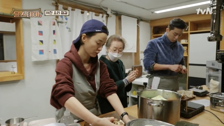  윤스테이 / 윤스테이도마 /윤스데이그릇/윤스데이프라이팬/윤스데이튀김기/윤스데이커피머신