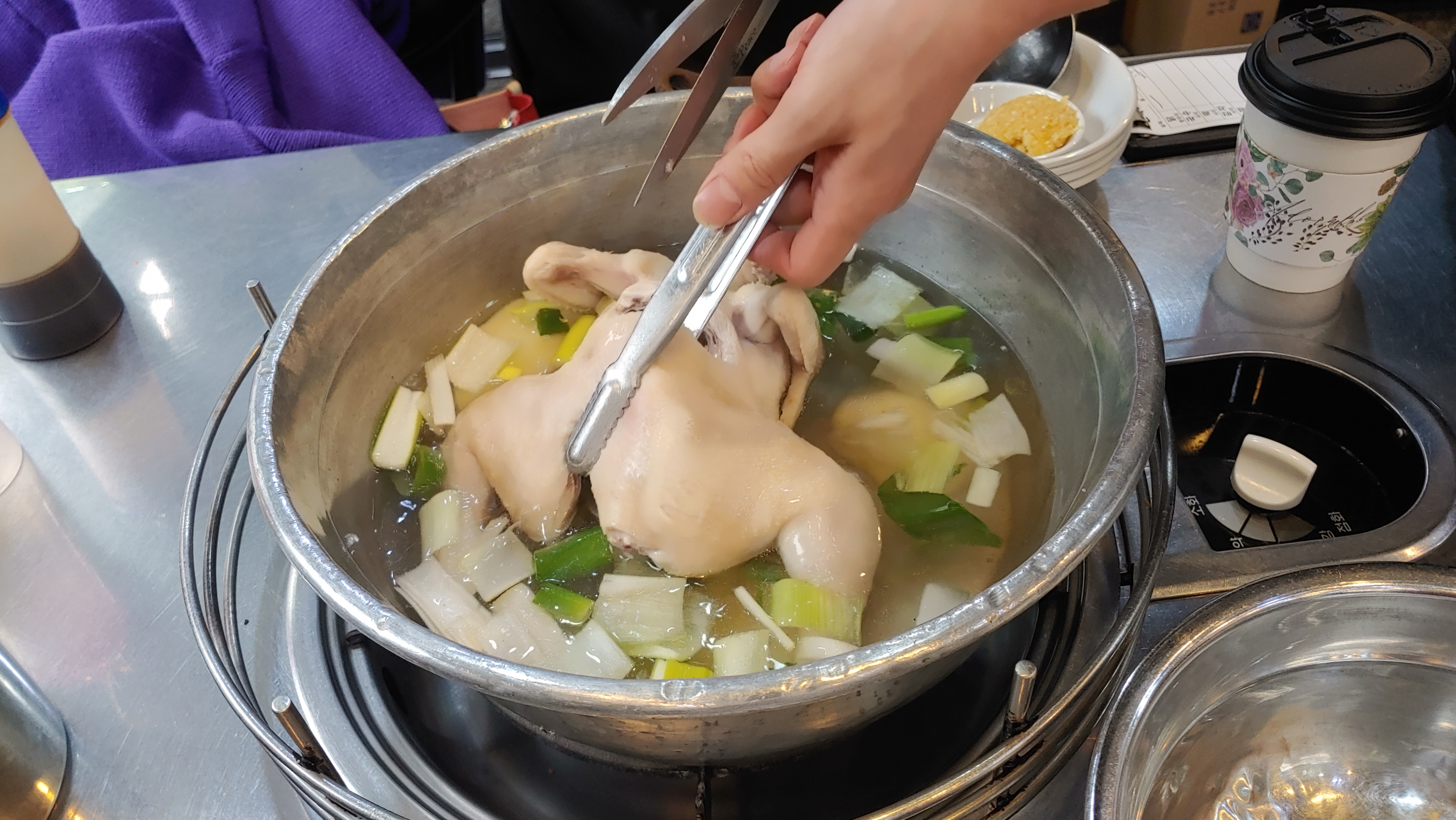  꽃샘추위에 딱이야, 진옥화할매 원조 닭한마리