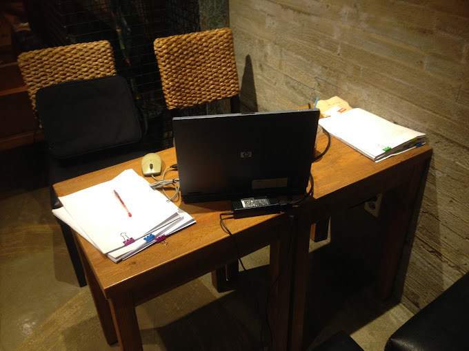카페 노트북 글쓰기