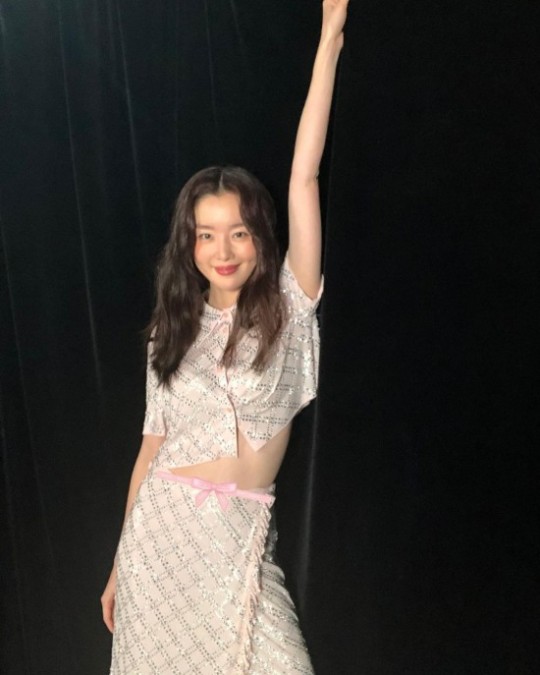  한선화, 얼마나 말랐으면 살짝 노출에 갈비뼈가 다 드러날 정도! [사진]
