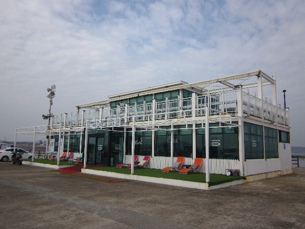 바다가 보이는 카페