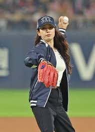 박신혜 한국시리즈 시구 영상