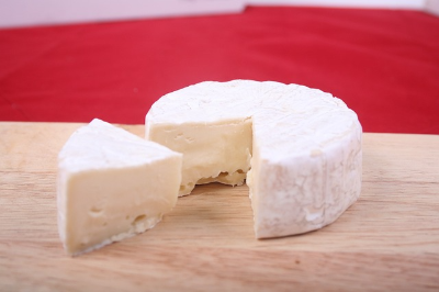 브리 치즈의 특징과 역사&#44; 요리 및 안주 활용법&#44; 까망베르와의 차이점 알아보기