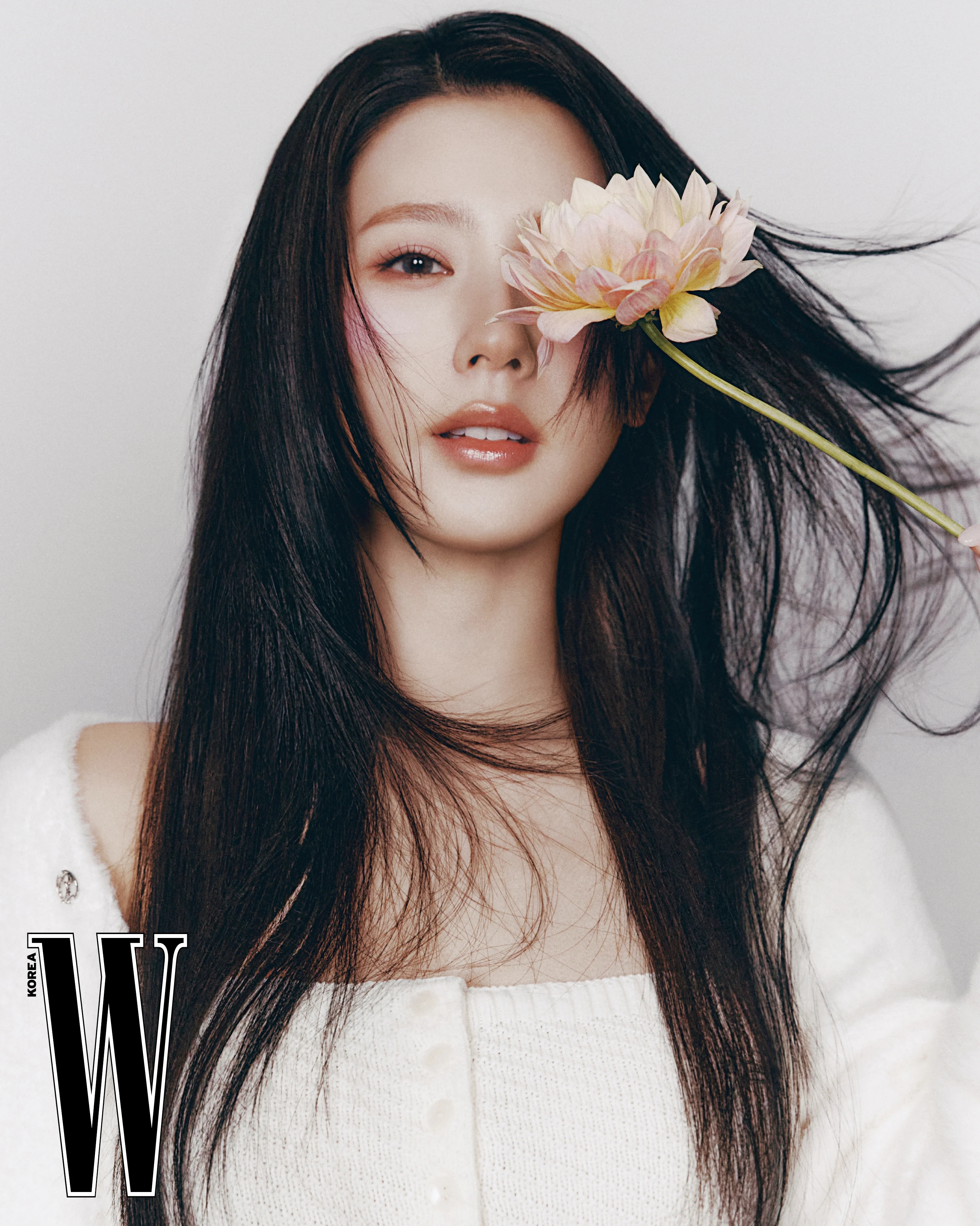여자아이들 미연 더블유 2025 화보 2