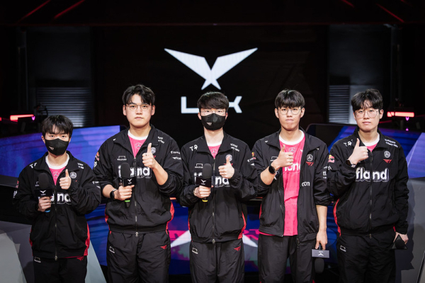  [뉴스 소개] LCK 희망 'T1', 최강 징동 꺾고 롤드컵 결승 진출