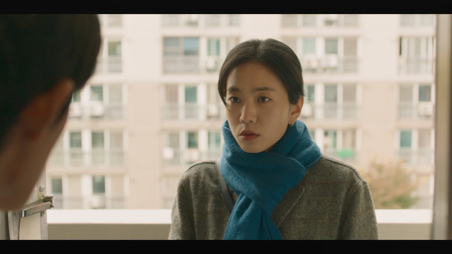 믿을 수 있는 사람 A Tour Guide,2023p.WEBRip.H264.AAC.mp4_20231126_143323.418.jpg