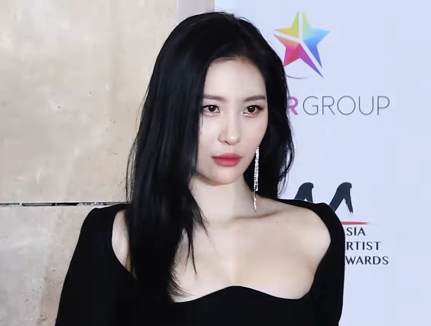  선미 AAA 1811 파격 블랙 드레스