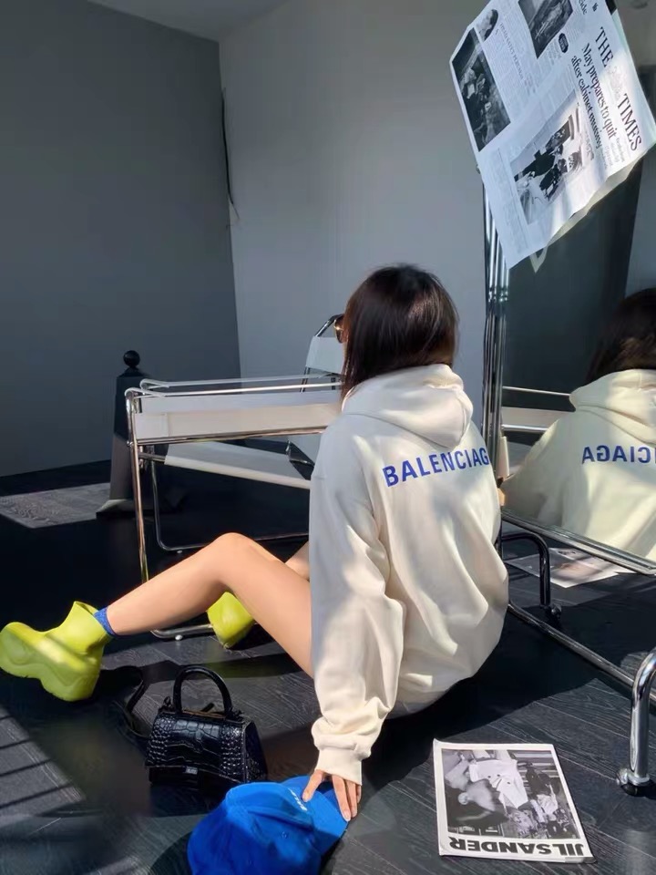  [BALENCIAGA] 발렌시아가 로고 미디엄 핏 스웨트 셔츠 후드 티셔츠 600583 TJVA8 9055