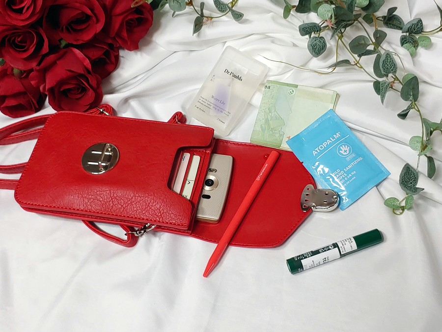 폰 수납과 터치를 편리하게 폰백 샤몬드 멀티백으로 1