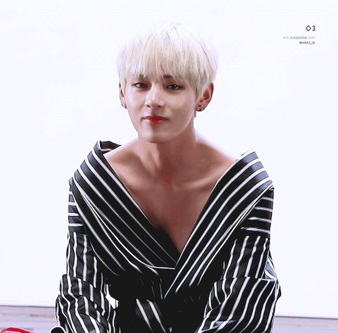  방탄소년단 뷔의 약간의 상반신 노출과 드러난 쇄골 진짜 미쳤다