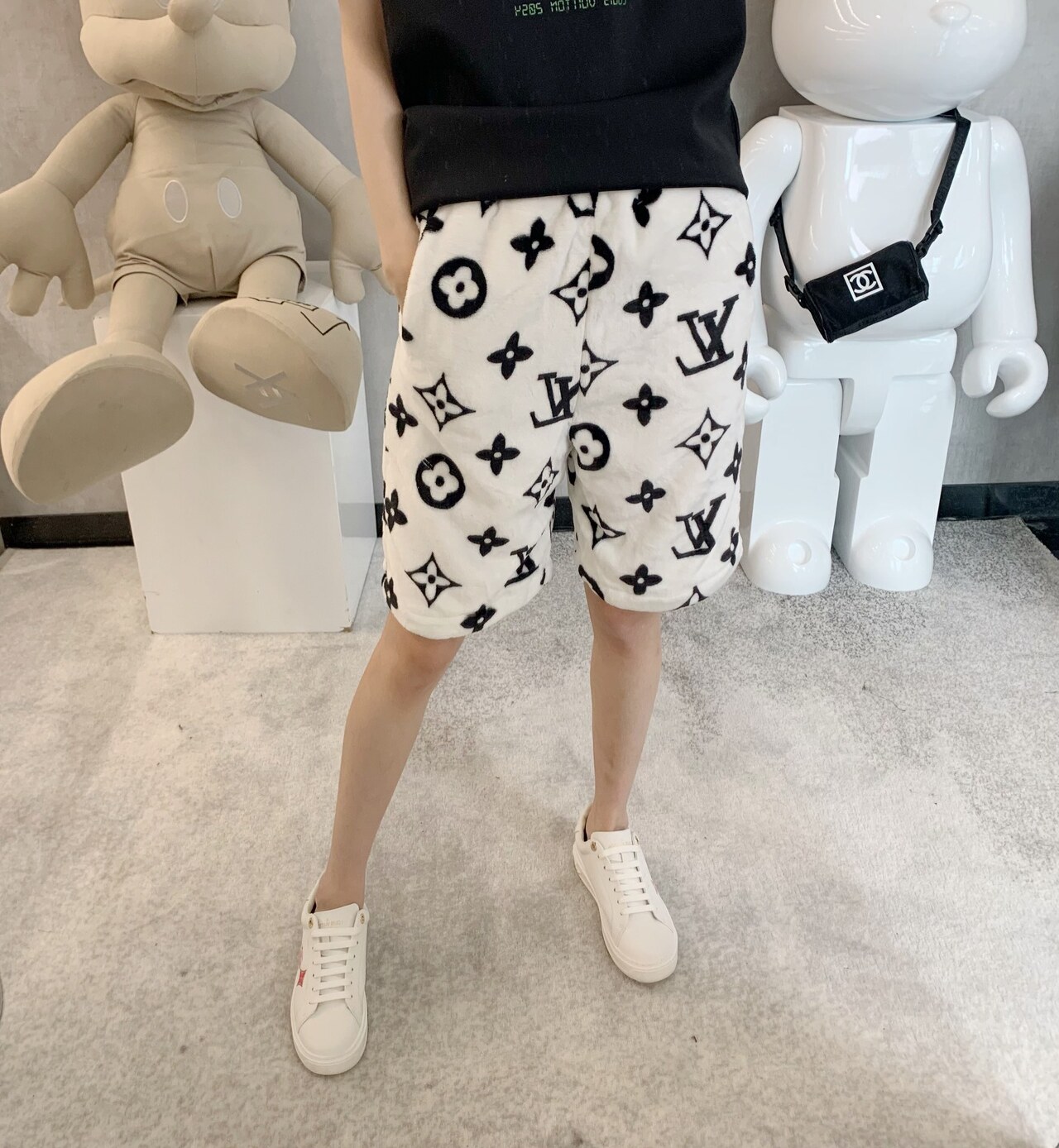  [LOUIS VUITTON x VANDYTHEPINK] 루이비통 X 반디더핑크 모노그램 쇼츠 반바지