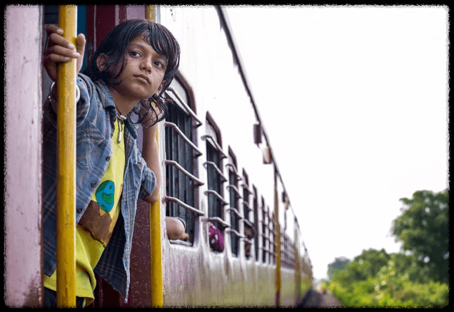 기차를 탄 사메이. 출처 : 네이버 영화
