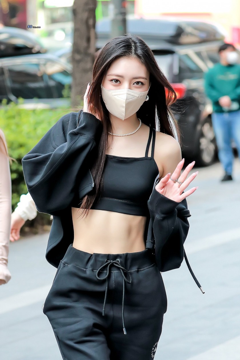  ITZY 유나 아디다스 행사 짤 인스타 사진 모음