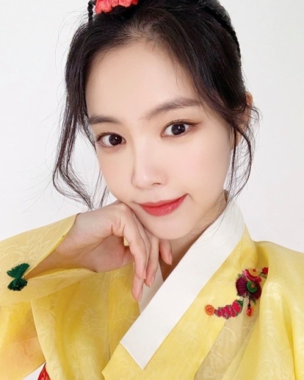  에이핑크 손나은, 설에도 미모로 열일하네..한복 입고 단아美