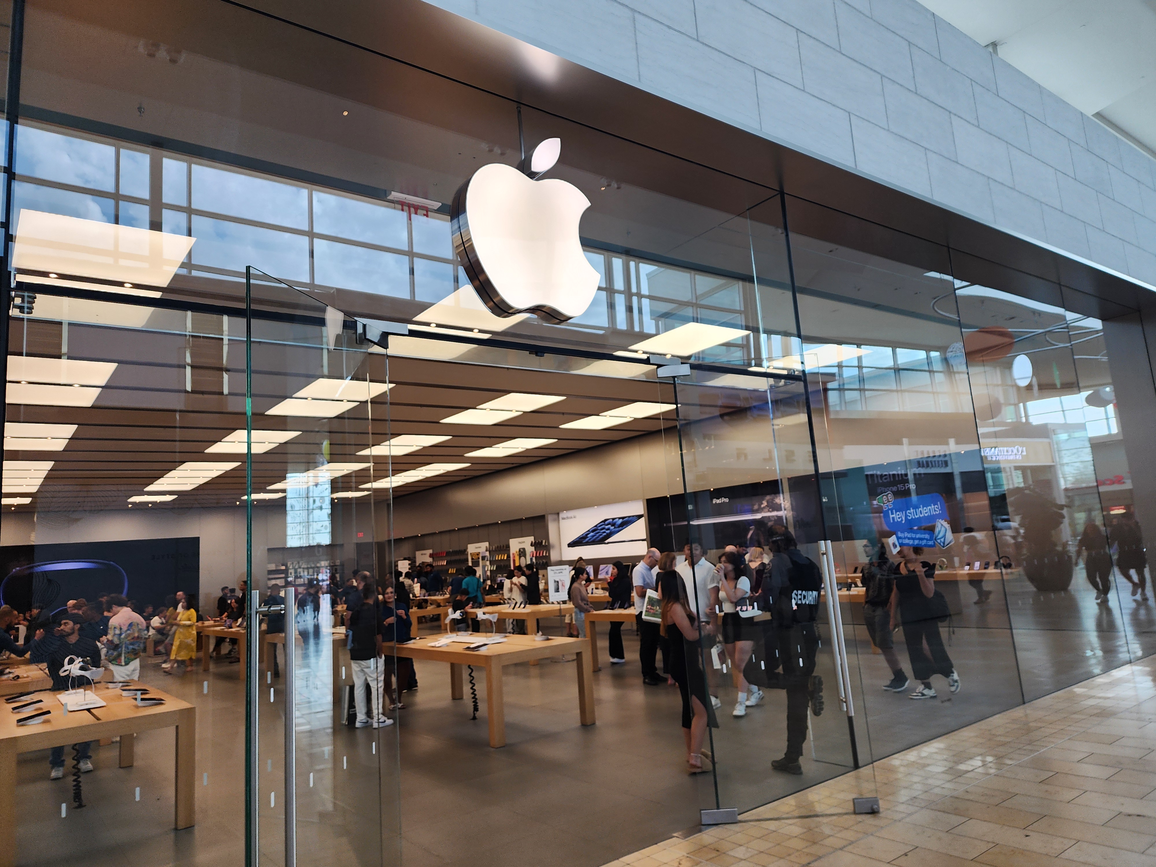 욕데일 애플 스토어 (Yorkdale Apple Store)