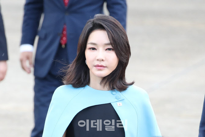  박지원도 극찬 '반클리프 사랑' 김건희 여사의 고품격 외교패션