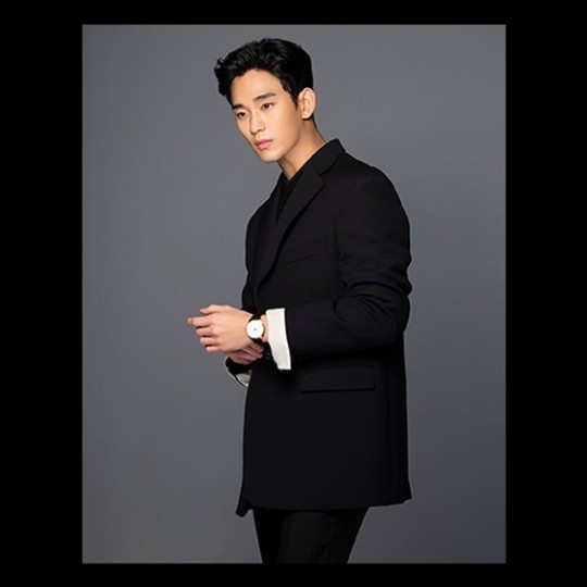  김수현, '여심저격' 미소&훈남美....매력 폭발[스타IN]