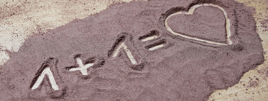 수학 공식 1+1은 심장을 모래사장에 써놓았다