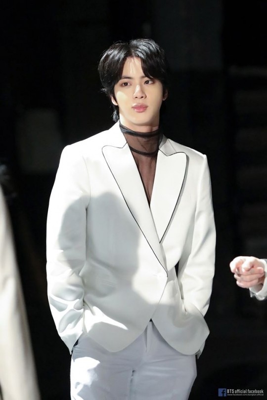  방탄소년단 진, 반려동물 생각하며 쓴 첫 자작곡 ‘이 밤’ 일주년