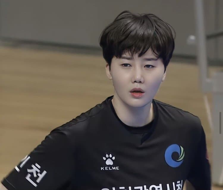  김온아 선수 축구 실력.gif