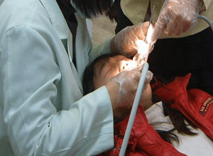 치아 치료중인 보습