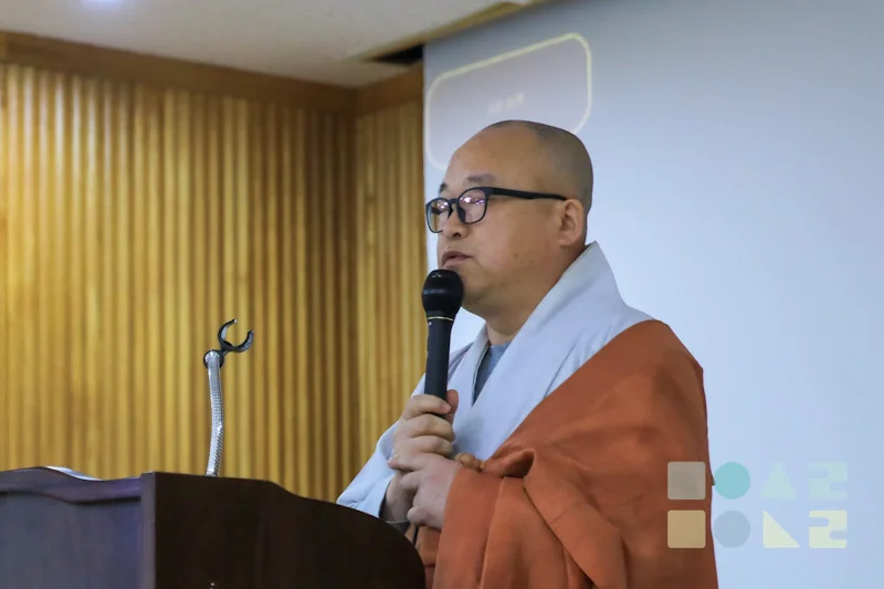 성보박물관장이자 불교미술사학회 회장인 진응스님의 인사말