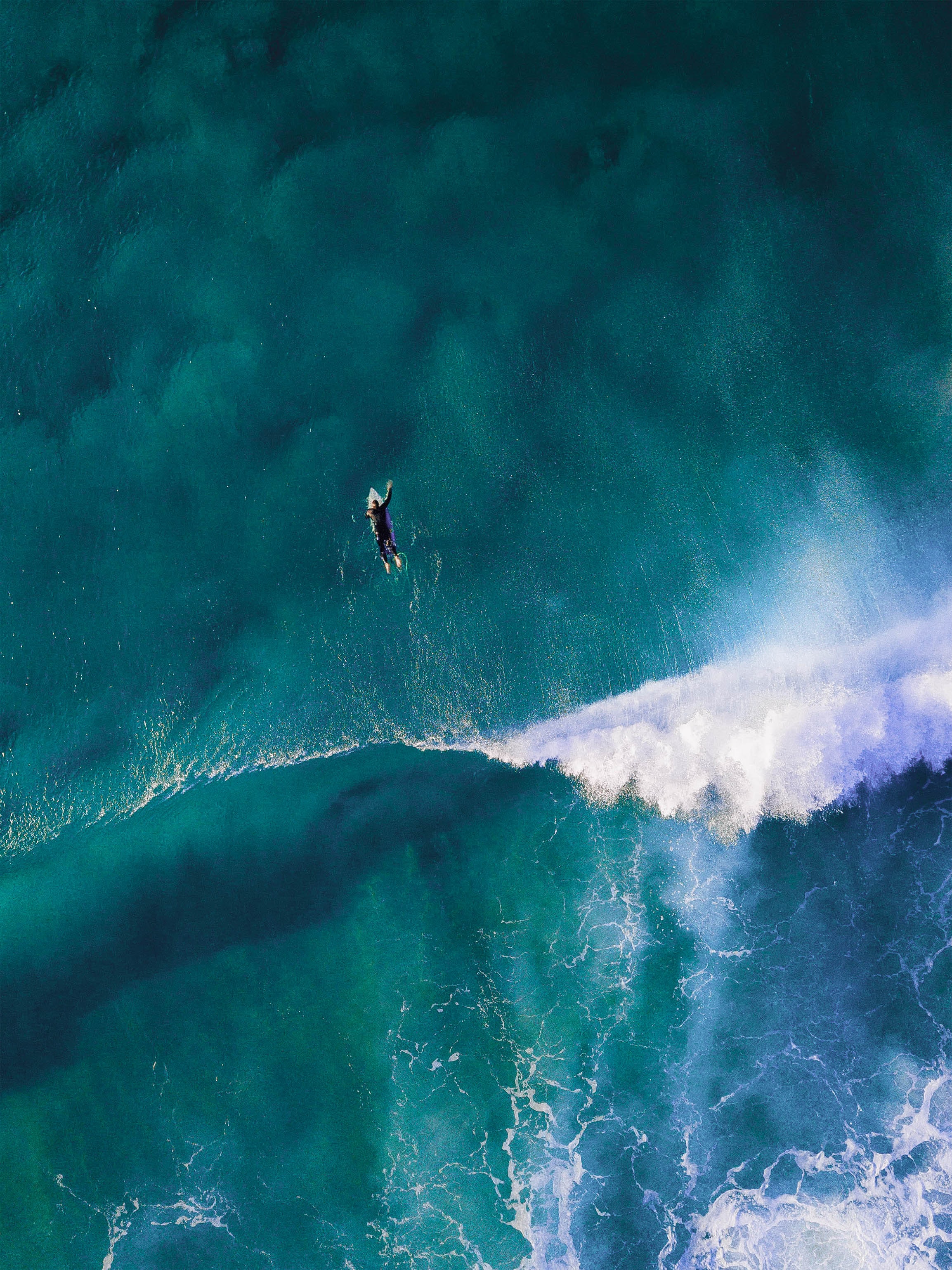  Conquering the Mighty Waves at Teahupo'o, Tahiti