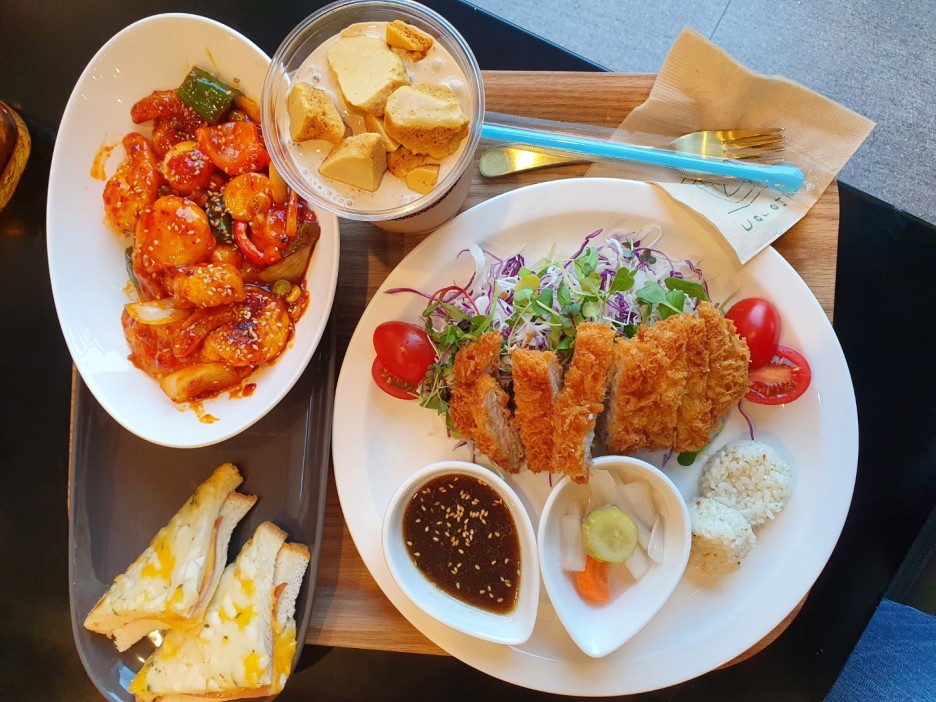  가조도 나름카페! 나름 괜찮은데? 근데 맛집이네??