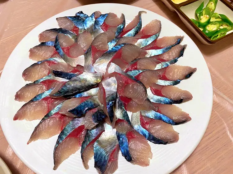 먹자 포구 욕지도의 살아있는 맛 고등어회 생선구이 맛있는 횟집 통영 욕지도 맛집 추천