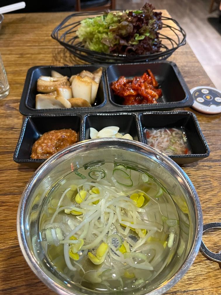 발군의족발 기본반찬입니다