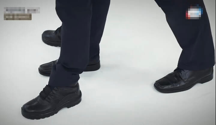 하임리히법-과정-다리-위치