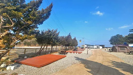 덕산해변 캠핑장