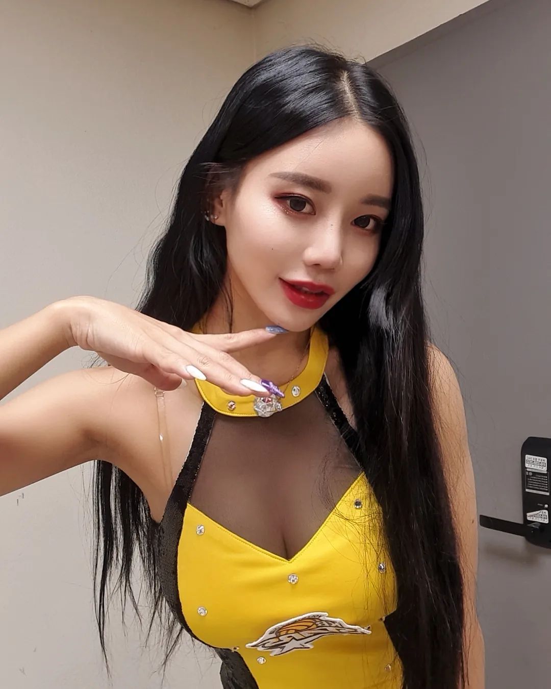  걸그룹 배드키즈 리더이자 치어리더 장은유 인스타그램 셀카 사진들 모음
