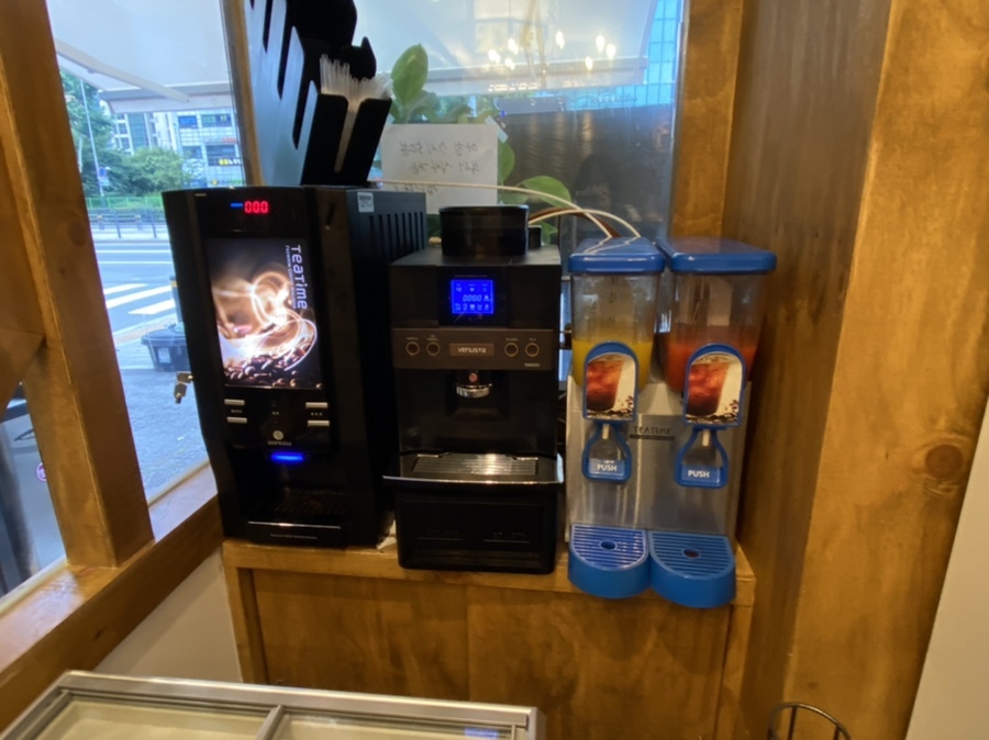 무료 후식 : 커피 커피 오렌지주스 토마토주스