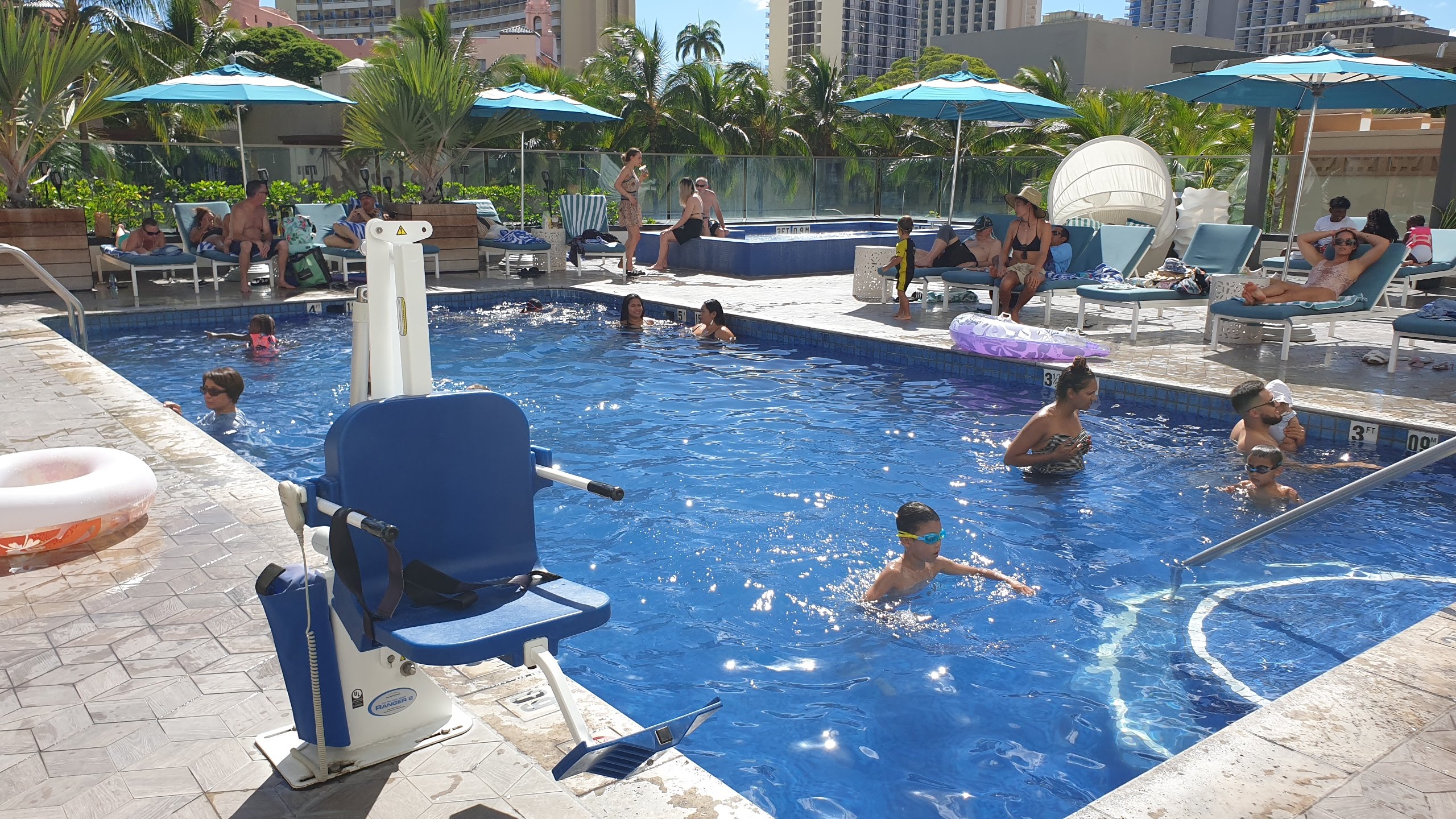 하와이 와이키키 가성비 호텔 추천 수영장