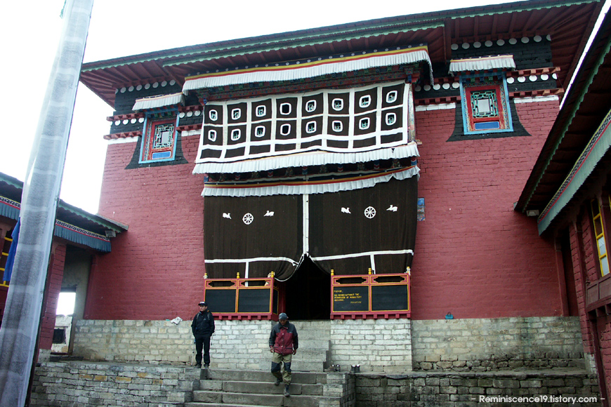 에베레스트트레킹-티앙보체의-라마교승원건물