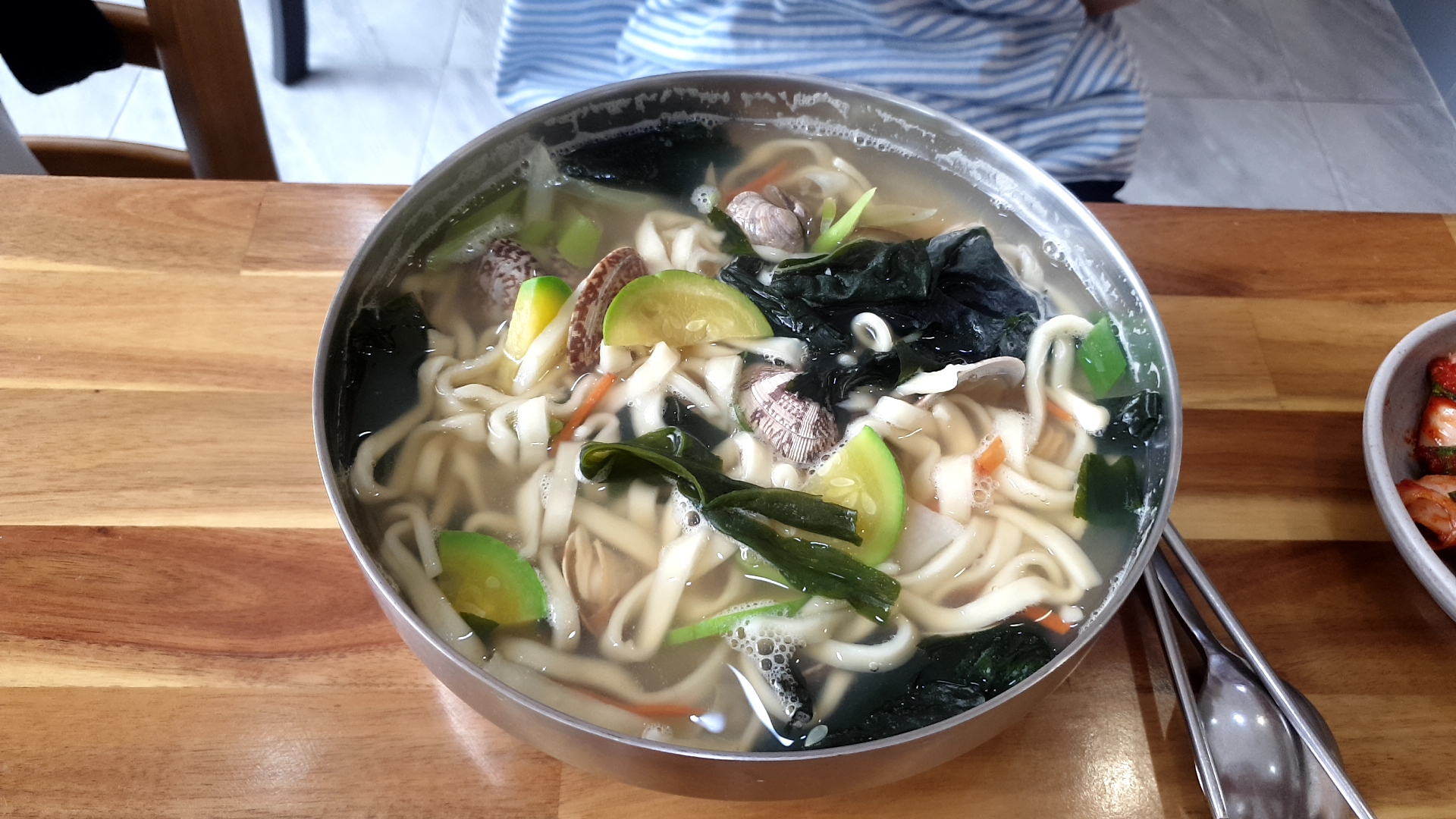  [광주 북구 맛집?] '전대 맛칼국수'에서 바지락칼국수와 비빔국수! 다음엔 팥죽을 먹어보겠당.