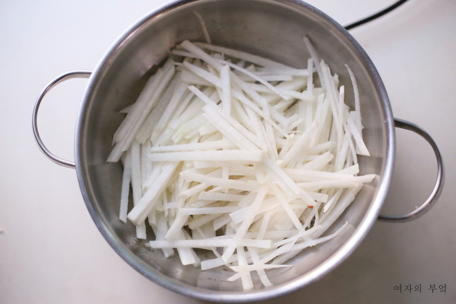 법 제철 무요리 반찬거리 꿀팁 무나물볶음 아기 무나물 만드는 12