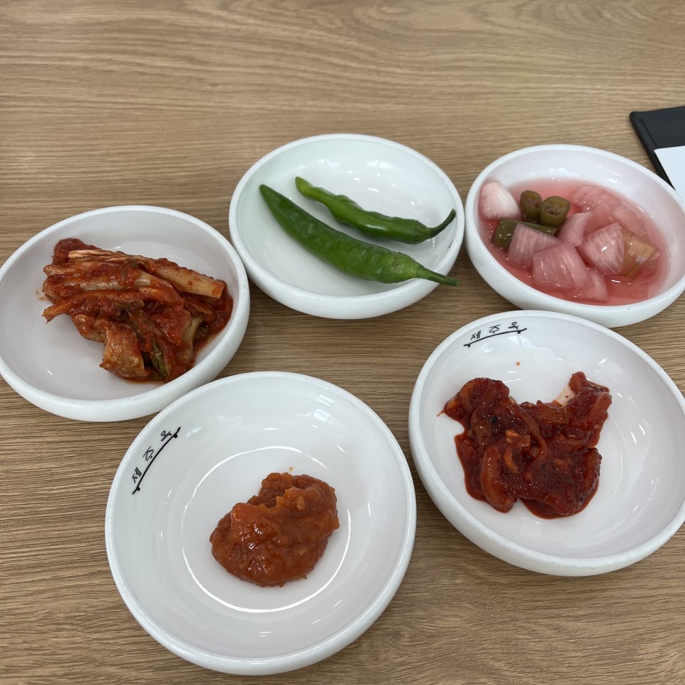 옥편 제주 고사리 육개장 맛집 3