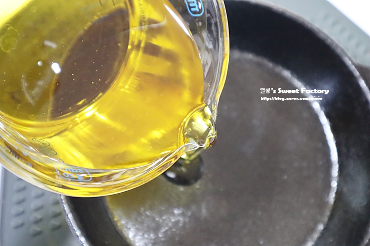 새우 감바스를 만드는 방법은 감바스 알 아질요 새우이다. 4