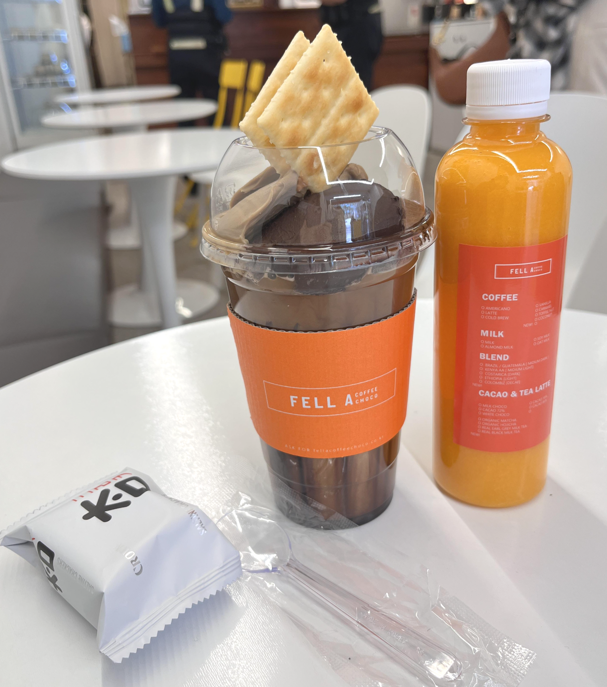 펠레오 커피 생초코라떼 감과즙