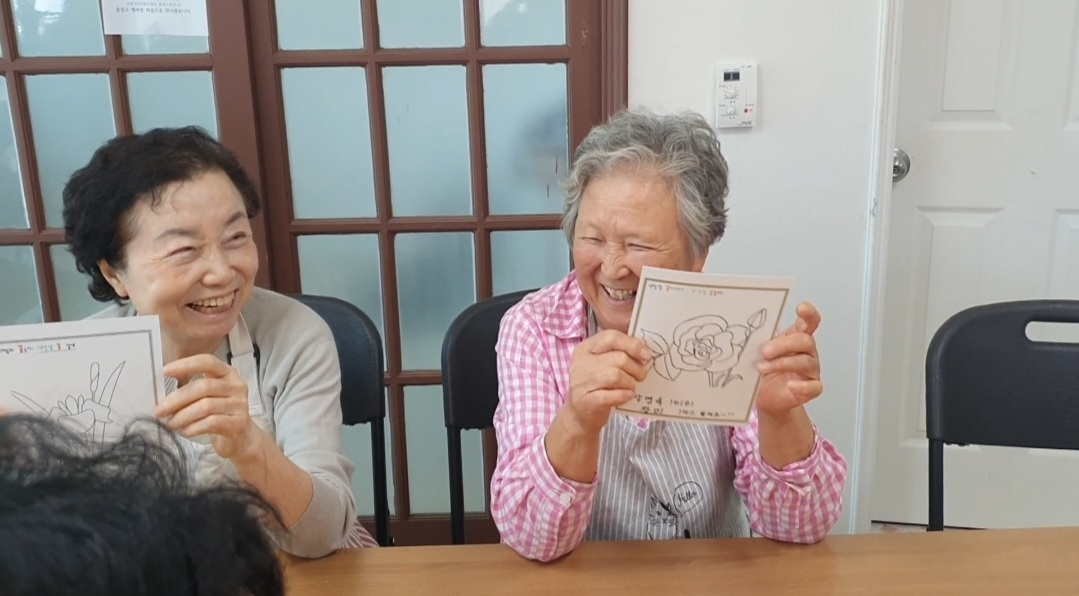 “상봉2리에 피어난 꽃차 이야기, 웃음꽃도 함께 활짝” “상봉2리에 피어난 꽃차 이야기, 웃음꽃도 함께 활짝”