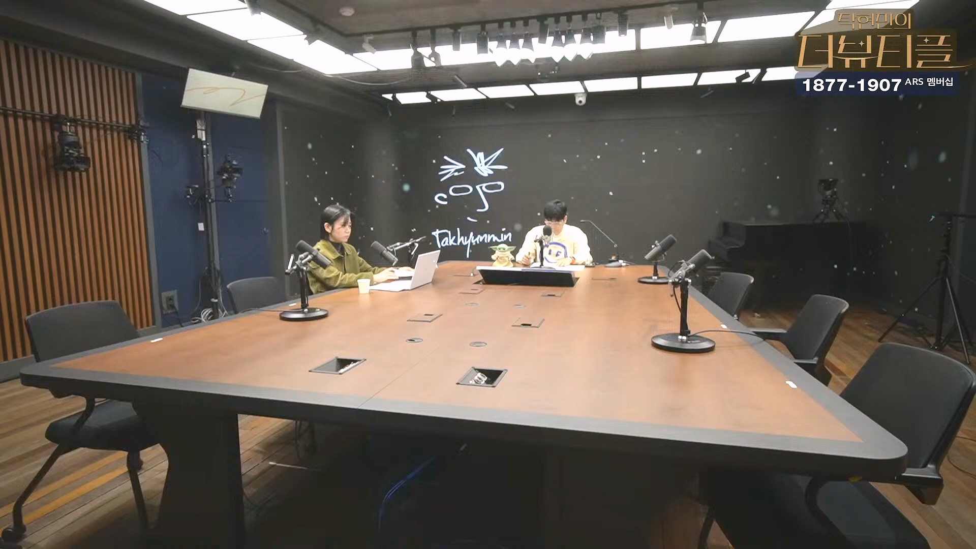 [#탁현민의더뷰티플] 진정한 예술가는 그 무엇도 경멸하지 않는다 ¦ 2024년 12월 27일 금요일 ¦ 다시 19회 (1080p_30fps_H264-128kbit_AAC).mp4_20241227_151454.101.jpg